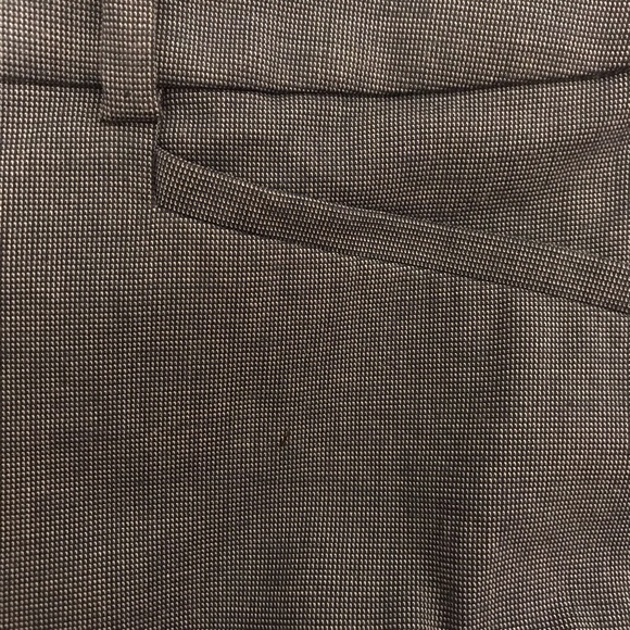 New w/o tags. Loft crop pants. Size 2 - Picture 2 of 3
